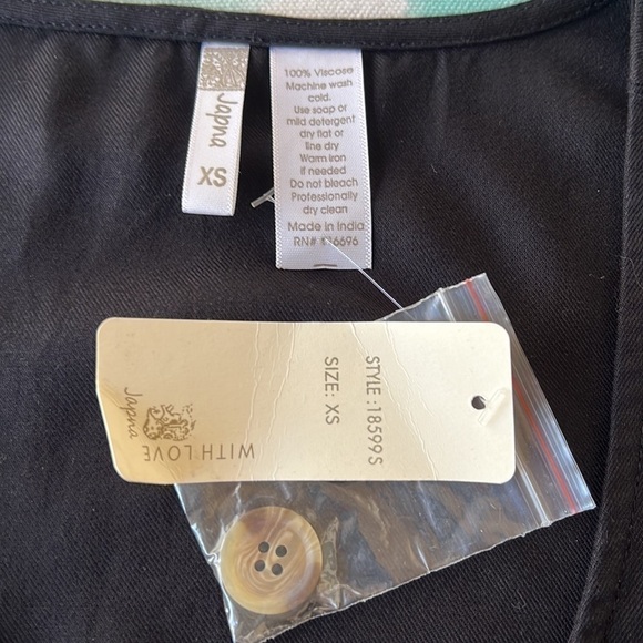 Japna Black Button Down Front Knot Tie Sleeveless Cropped Top NWT - Picture 5 of 7